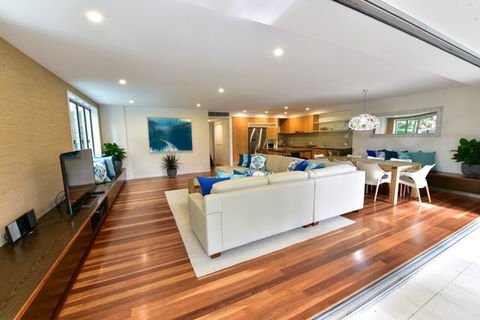East On Byron - Tourism TAS 21