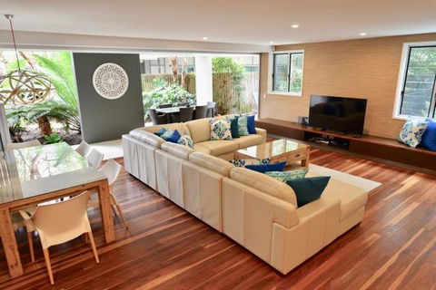 East On Byron - Tourism TAS 20