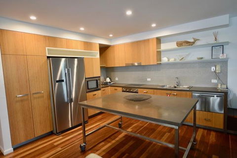 East On Byron - Tourism TAS 22