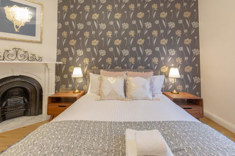 Heritage Townhouse Near Harbour Bridge - Tourism TAS 22