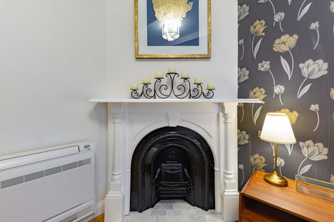 Heritage Townhouse Near Harbour Bridge - Tourism TAS 8