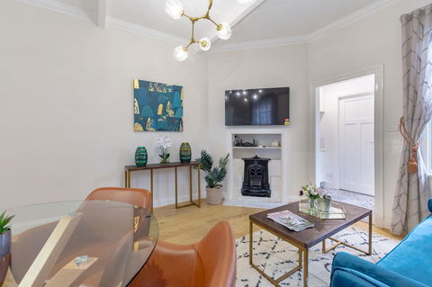 Heritage Townhouse Near Harbour Bridge - Tourism TAS 17
