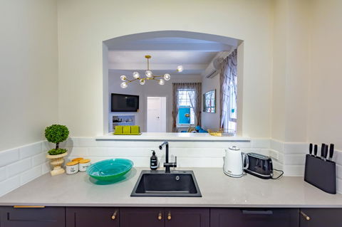 Heritage Townhouse Near Harbour Bridge - Tourism TAS 13