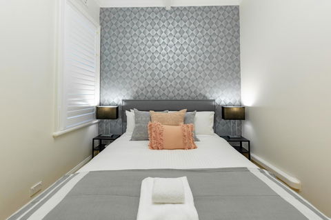 Heritage Townhouse Near Harbour Bridge - Tourism TAS 11