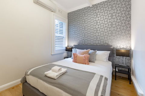 Heritage Townhouse Near Harbour Bridge - Tourism TAS 19