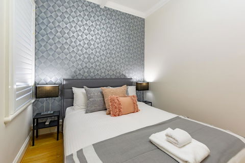 Heritage Townhouse Near Harbour Bridge - Tourism TAS 27