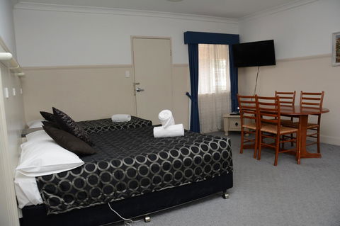 Ben Chifley Motor Inn - Tourism TAS 20