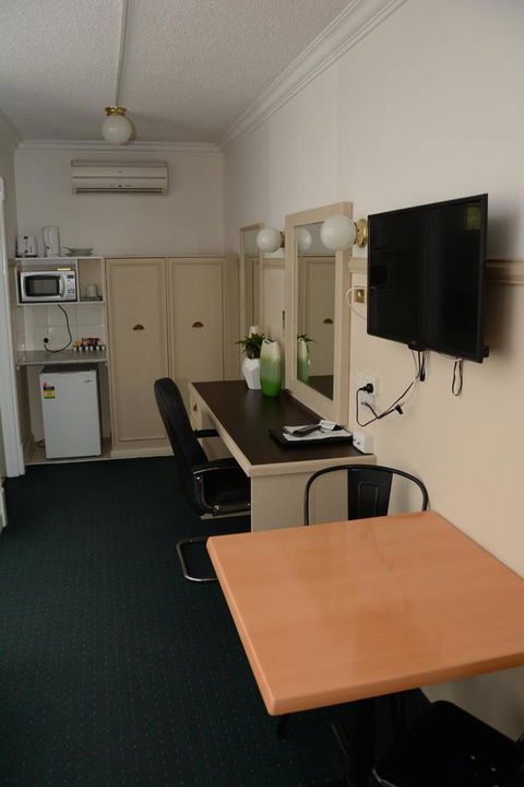 Ben Chifley Motor Inn - Tourism TAS 17