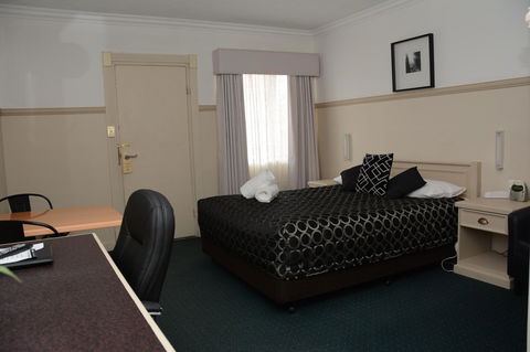 Ben Chifley Motor Inn - Tourism TAS 15