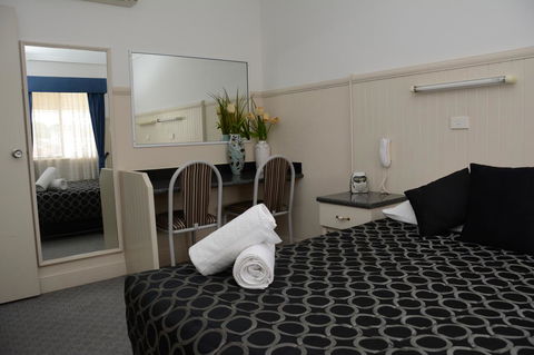 Ben Chifley Motor Inn - Tourism TAS 18