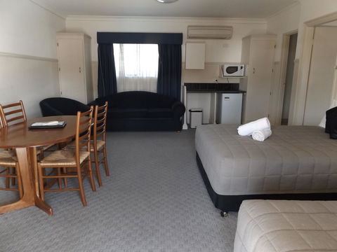 Ben Chifley Motor Inn - Tourism TAS 24