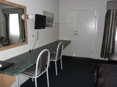 Ben Chifley Motor Inn - Tourism TAS 40