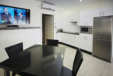 Jesmond Executive Villas - Hobart Tourism 21