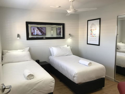 Jesmond Executive Villas - Hobart Tourism 2