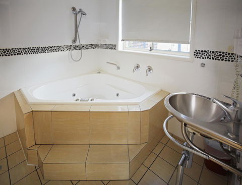 Jesmond Executive Villas - Hobart Tourism 30