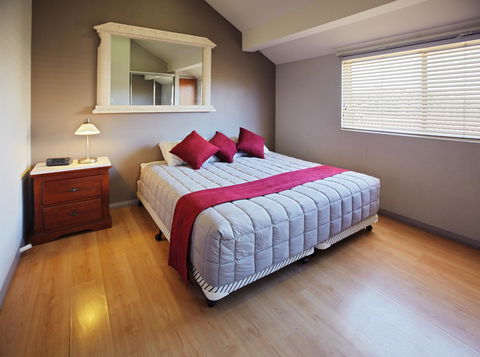 Jesmond Executive Villas - Hobart Tourism 33