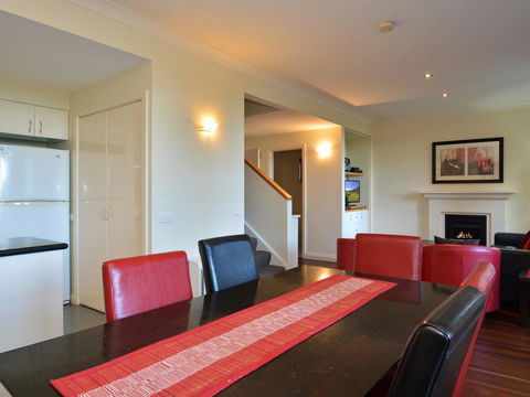 Villa Executive 2br Cypress DS Located Within Cypress Lakes Resort - Hobart Tourism 5