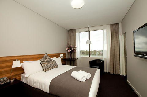 Metro Hotel Miranda - Tourism TAS 13