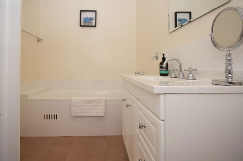 Stay In Mudgee The Grove, The Church, And Premium Private Homestead - Tourism TAS 34