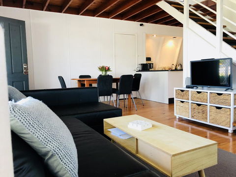 Little Blue Beach House - Tourism TAS 7