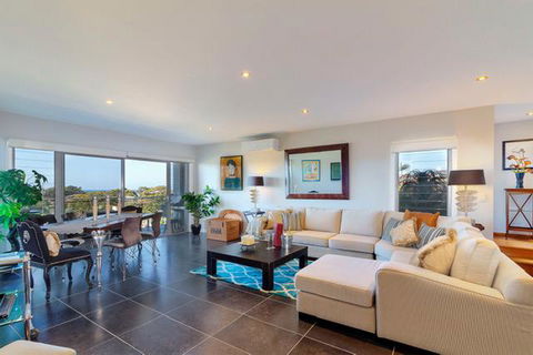 Churchill View Forster - Hobart Tourism 0