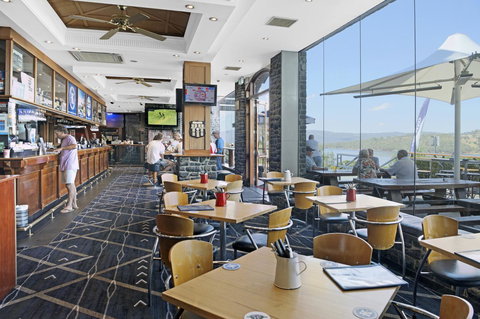 Banjo Paterson Inn - Hobart Tourism 42