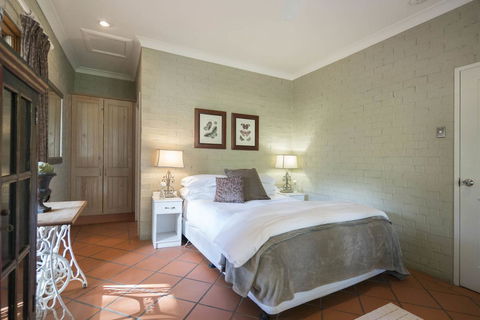 Thistle Hill Guesthouse - Walk To Many Wineries And Restaurants - Hobart Tourism 27