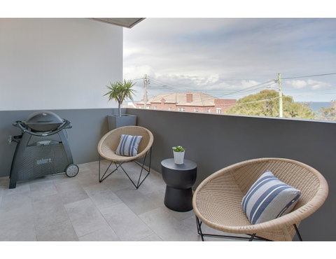 Oceanside Elegance At Superb Home Steps From Sand - Tourism TAS 14