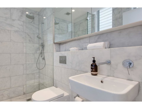 Oceanside Elegance At Superb Home Steps From Sand - Tourism TAS 12