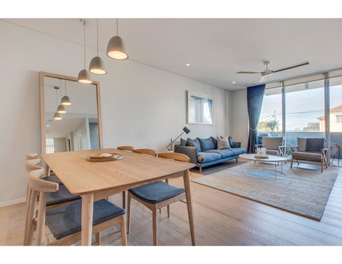 Oceanside Elegance At Superb Home Steps From Sand - Tourism TAS 5