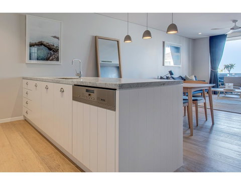 Oceanside Elegance At Superb Home Steps From Sand - Tourism TAS 8