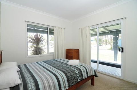 Huskisson Holiday Motel Cabins - Hobart Tourism 28
