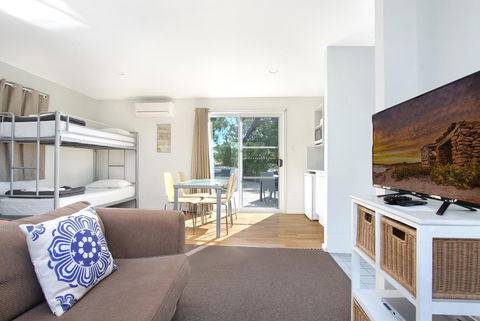 Huskisson Holiday Motel Cabins - Hobart Tourism 1