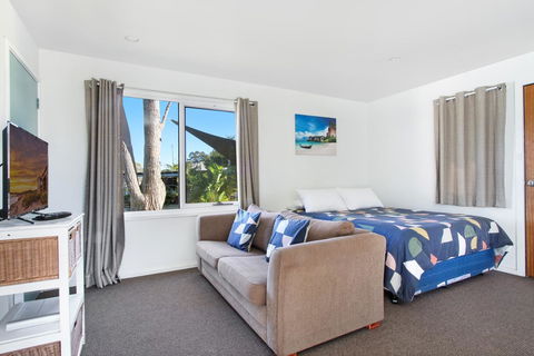 Huskisson Holiday Motel Cabins - Hobart Tourism 0