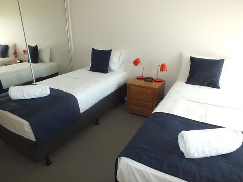 Pacific Marina Apartments - Tourism TAS 35