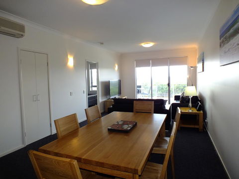 Pacific Marina Apartments - Tourism TAS 37