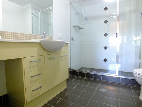 Pacific Marina Apartments - Tourism TAS 7