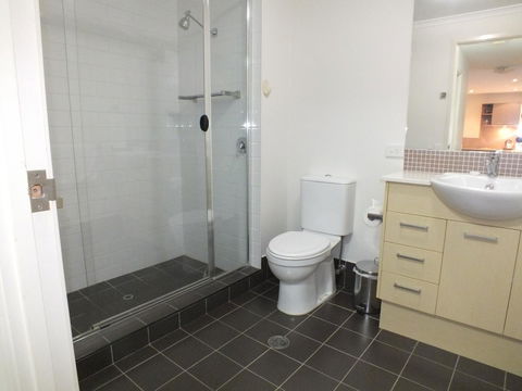 Pacific Marina Apartments - Tourism TAS 12