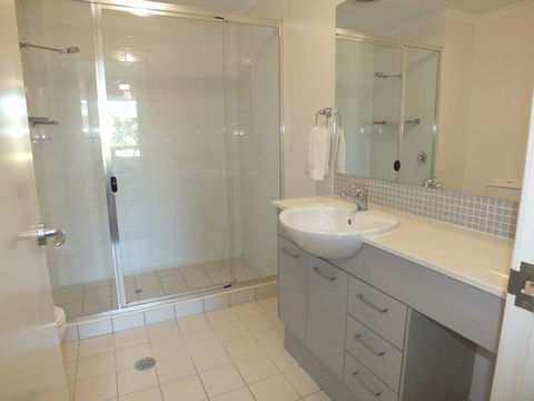 Pacific Marina Apartments - Tourism TAS 28