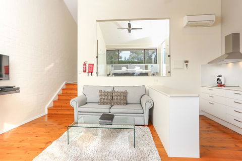 Wine Country Villas - Hobart Tourism 22
