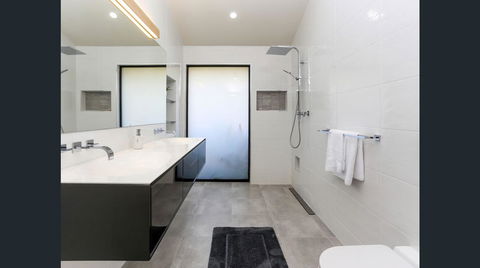 Wine Country Villas - Hobart Tourism 8