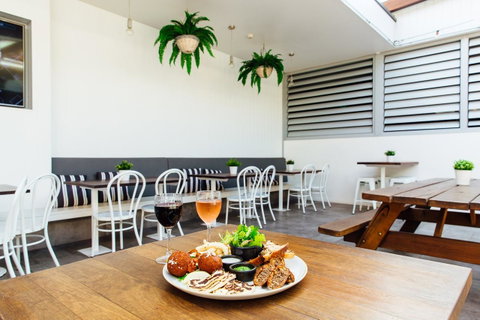 Coniston Hotel Wollongong - Tourism TAS 10
