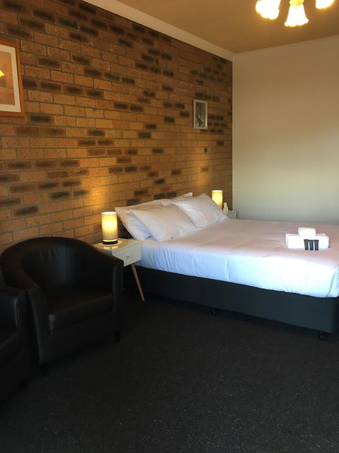 Bega Downs Motor Inn - Tourism TAS 8