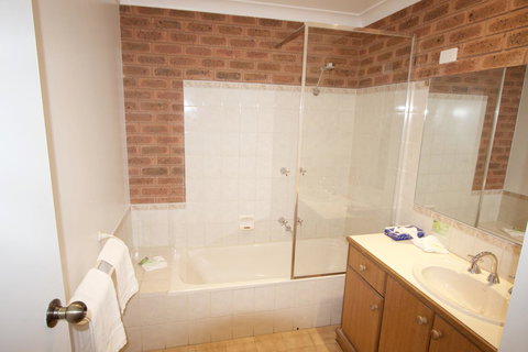 Albury Paddlesteamer Motel - Hobart Tourism 15