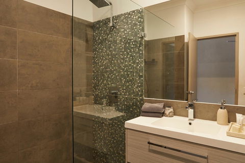 Byron Quarter Apartments - Hobart Tourism 9