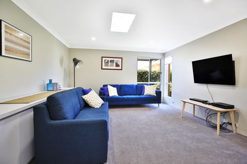 Neptune I Absolute Beachfront I Stunning Views - Hobart Tourism 7