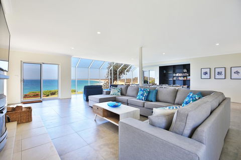Neptune I Absolute Beachfront I Stunning Views - Hobart Tourism 0