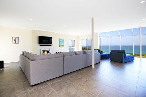 Neptune I Absolute Beachfront I Stunning Views - Hobart Tourism 3