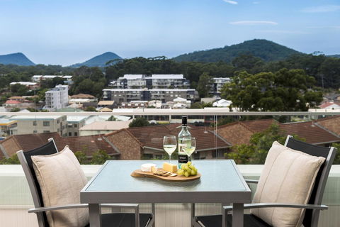 Oaks Nelson Bay Lure Suites - Hobart Tourism 5