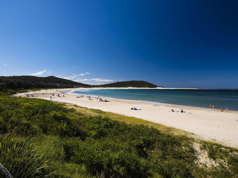 Oaks Nelson Bay Lure Suites - Hobart Tourism 4